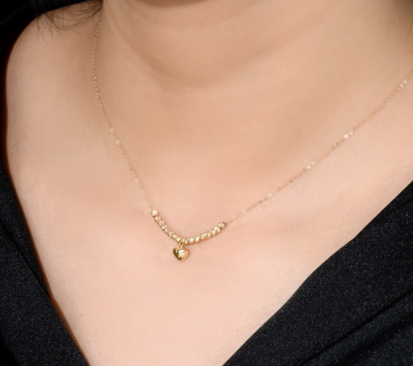 Collier en Or 18k - "Petit Coeur Avec les Boules "